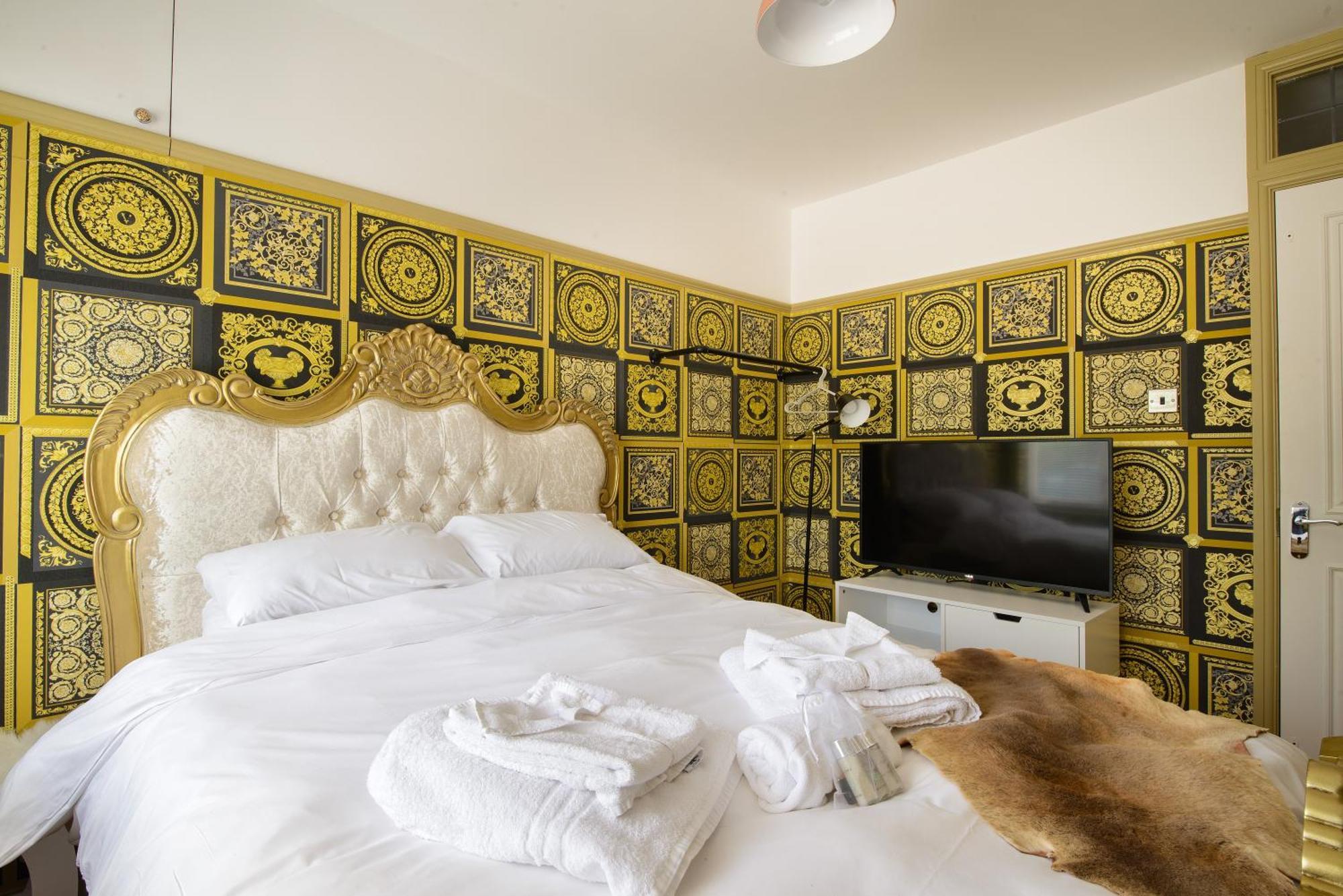 Deluxe 4 Or 5 Bed House With Hot Tub, Cinema Room Sleeps 15 Сафрън Уолдън Екстериор снимка
