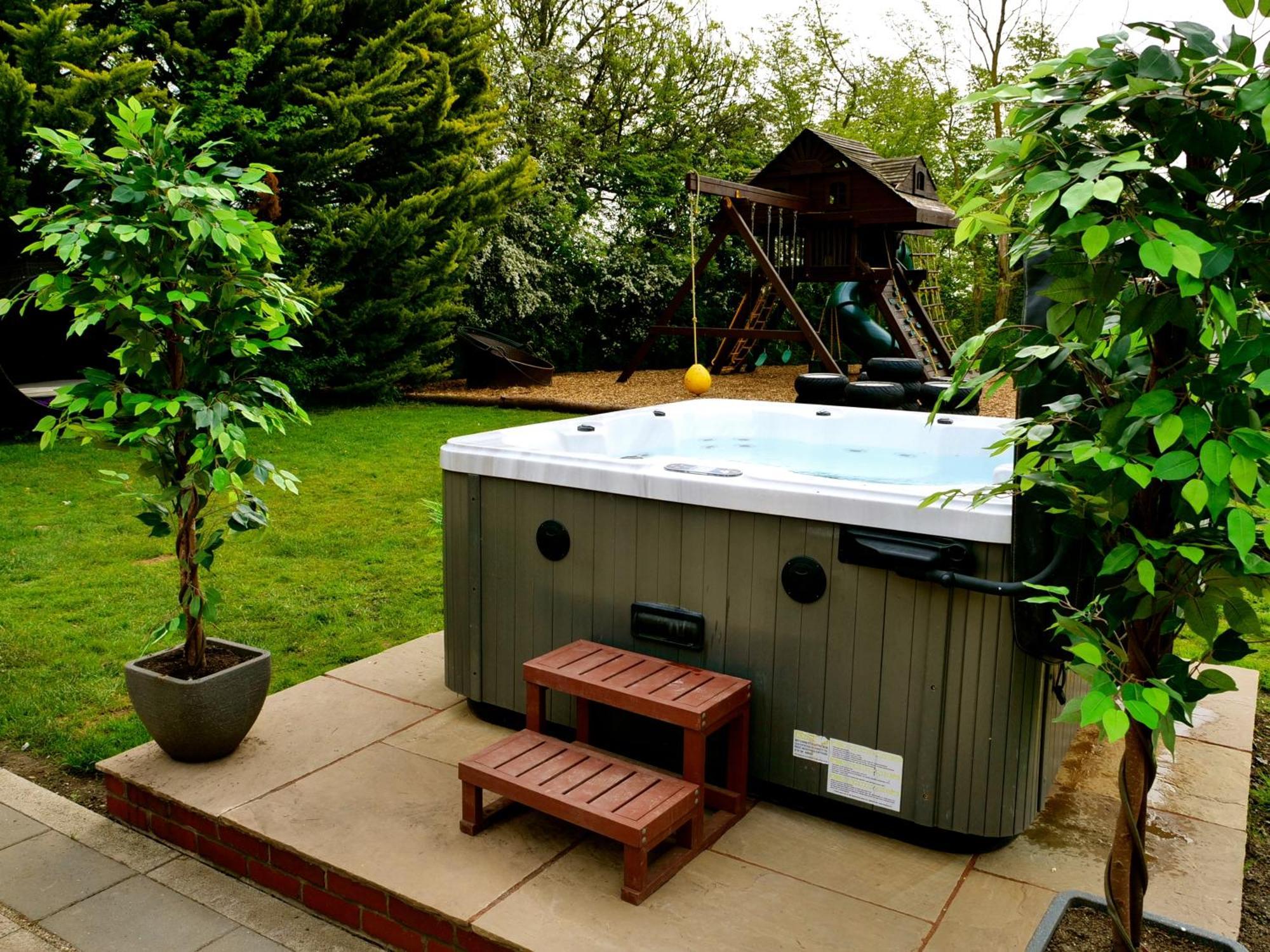 Deluxe 4 Or 5 Bed House With Hot Tub, Cinema Room Sleeps 15 Сафрън Уолдън Екстериор снимка