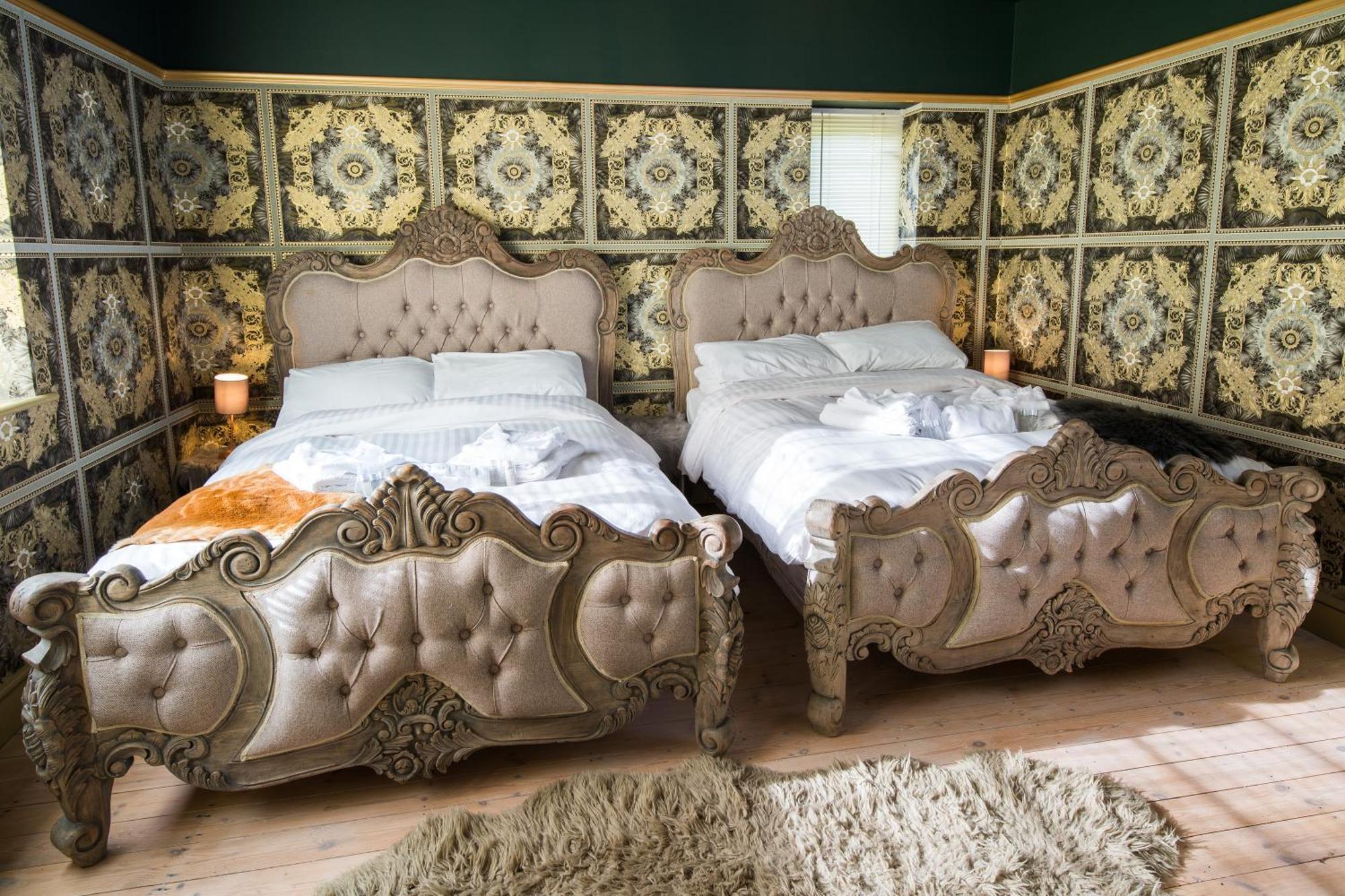Deluxe 4 Or 5 Bed House With Hot Tub, Cinema Room Sleeps 15 Сафрън Уолдън Екстериор снимка
