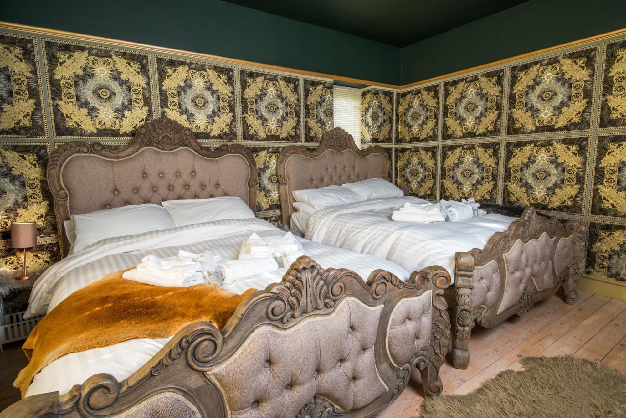 Deluxe 4 Or 5 Bed House With Hot Tub, Cinema Room Sleeps 15 Сафрън Уолдън Екстериор снимка
